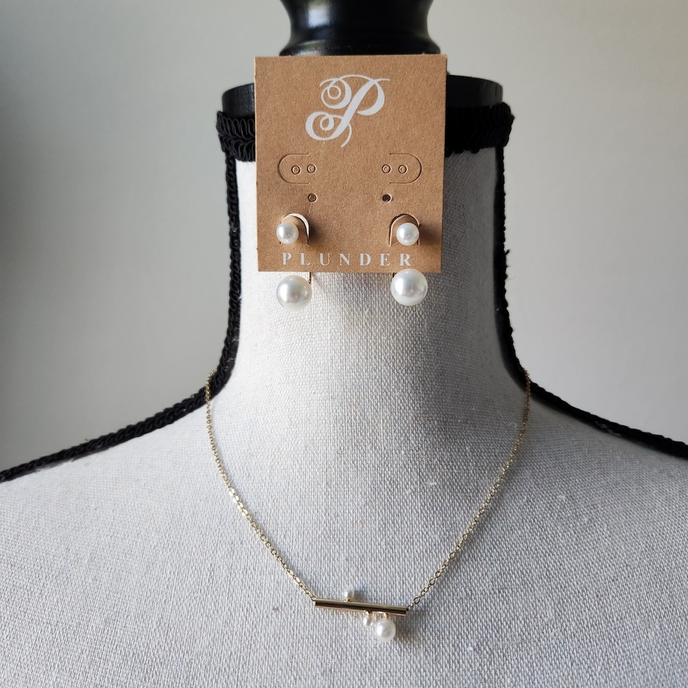 Plunder Jewelry Gold Tone And Pearls‎  Necklace And Earrings New